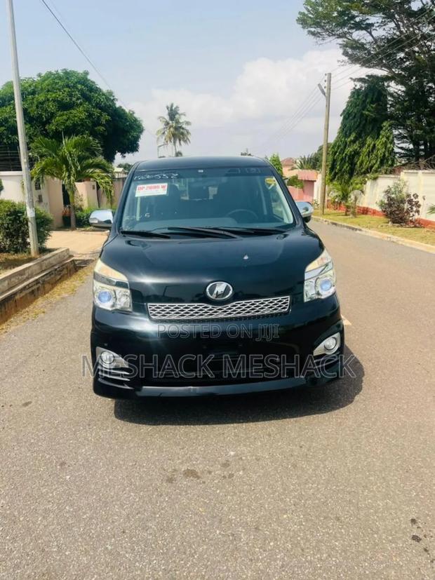 Toyota Voxy 2013 Black