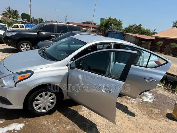 Nissan Versa 1.6 S 2018 Silver