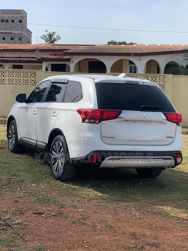 Mitsubishi Outlander 2020 White