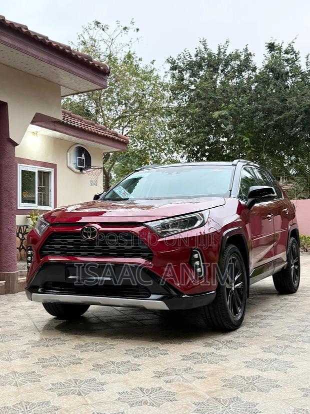 Toyota RAV4 XLE 2021 Burgundy