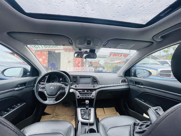Hyundai Elantra SE Sedan FWD (2.0L 4cyl 6M) 2017 Black