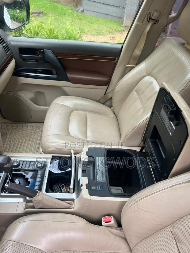 Toyota Land Cruiser 5.7 V8 VX-S 2018 White