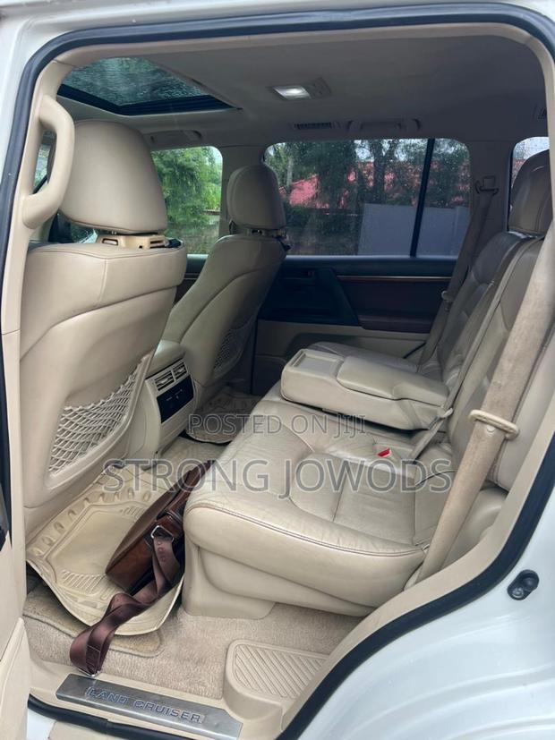 Toyota Land Cruiser 5.7 V8 VX-S 2018 White