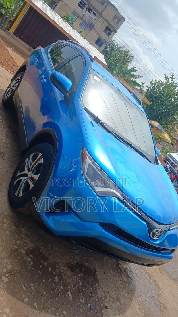 Toyota RAV4 2016 Blue