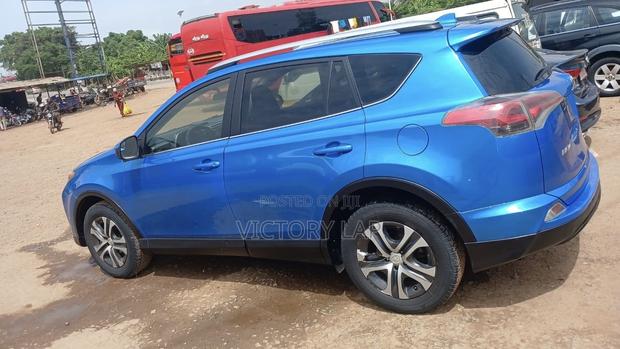 Toyota RAV4 2016 Blue