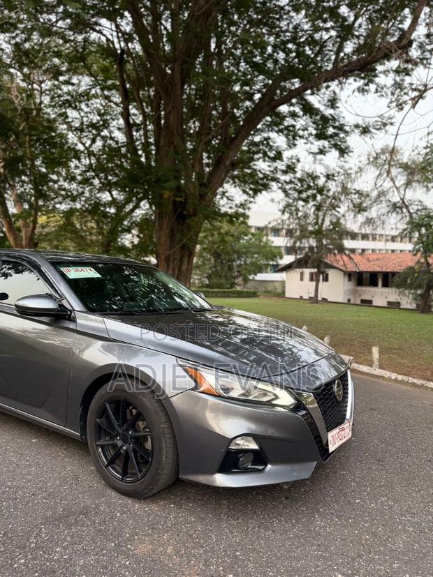 Nissan Altima 2.5 SV FWD 2019 Gray