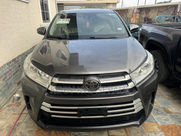 Toyota Highlander LE 4x2 (2.7L 4cyl 6A) 2018 Gray