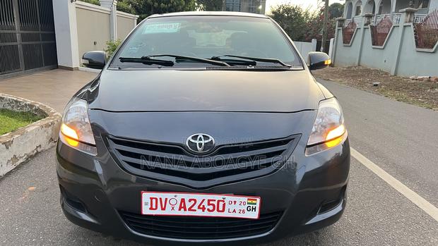 Toyota Yaris 2010 Matt Black