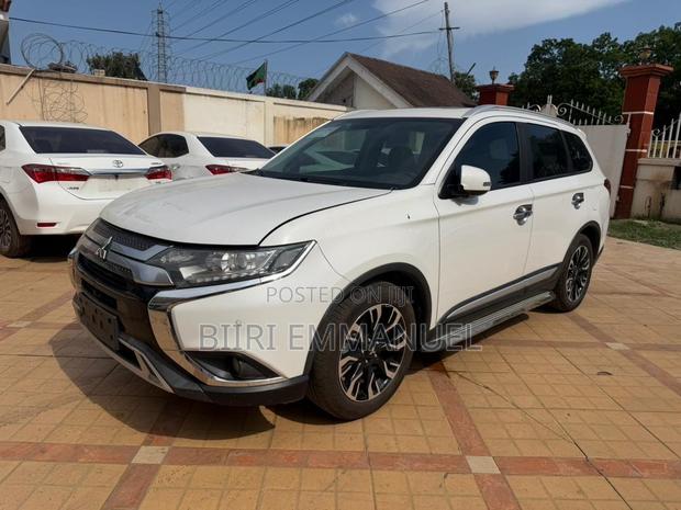 Mitsubishi Outlander 2019 White