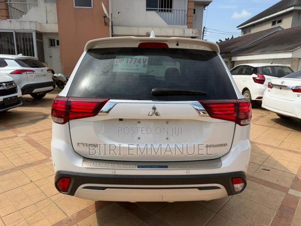 Mitsubishi Outlander 2019 White