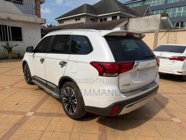 Mitsubishi Outlander 2019 White