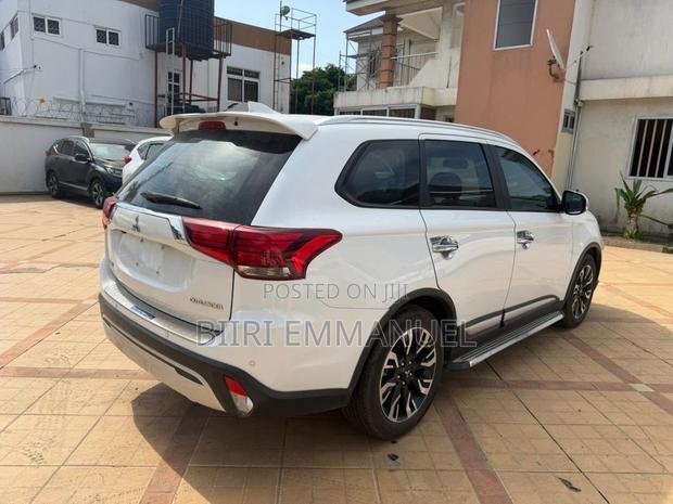 Mitsubishi Outlander 2019 White