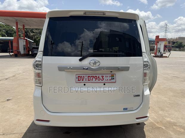 Toyota Voxy 2012 White
