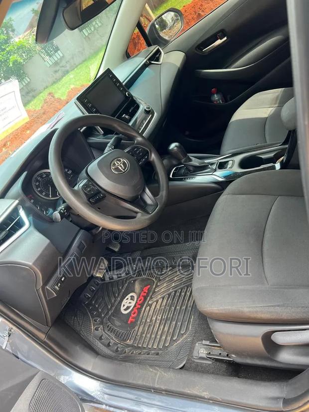 Toyota Corolla LE 2020 Blue
