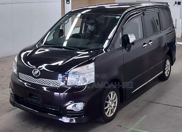 Toyota Voxy 2013 Black