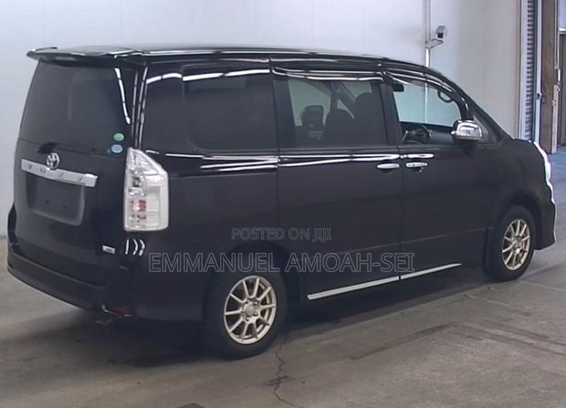 Toyota Voxy 2013 Black