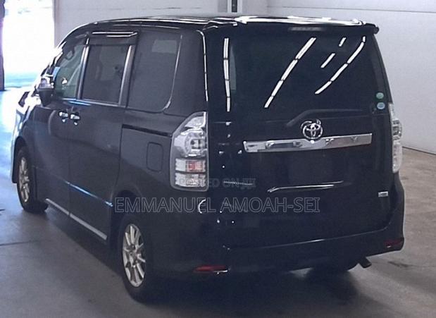Toyota Voxy 2013 Black