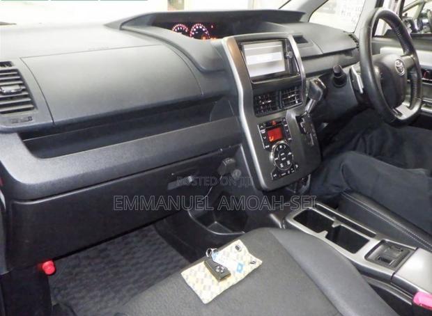 Toyota Voxy 2013 Black