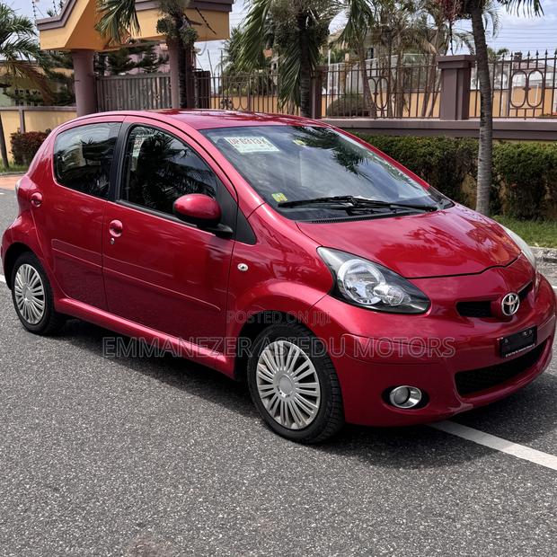 Toyota Yaris Base Hatchback 3dr 2010 Burgundy