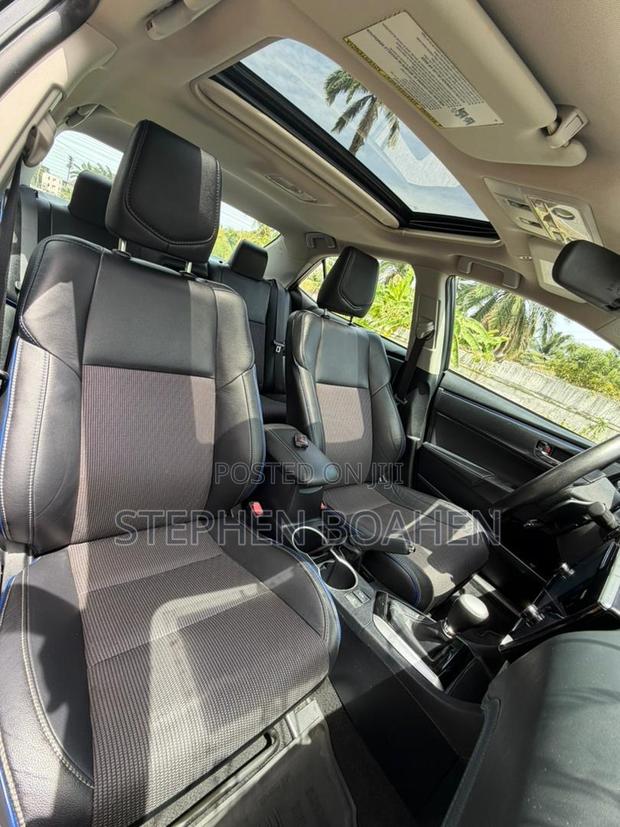 Toyota Corolla SE (1.8L 4cyl 6M) 2018 Black