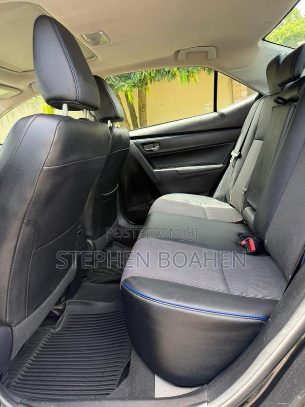 Toyota Corolla SE (1.8L 4cyl 6M) 2018 Black