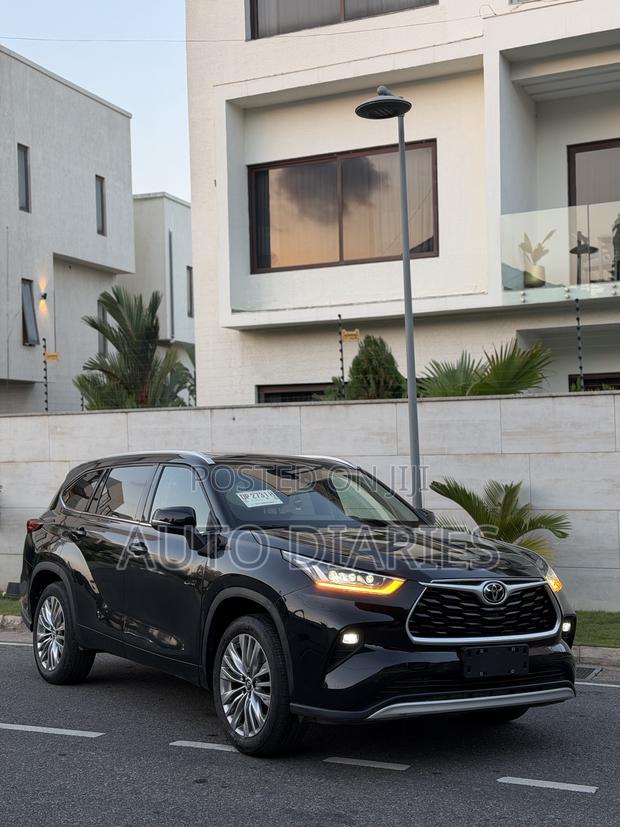 Toyota Highlander Limited AWD 2023 Black