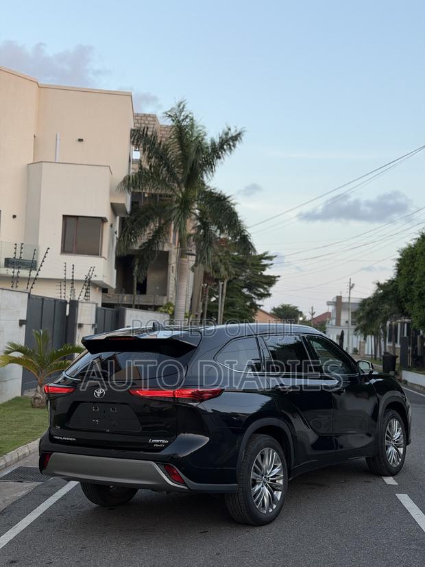 Toyota Highlander Limited AWD 2023 Black