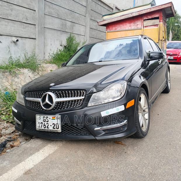Mercedes-Benz C300 2014 Black