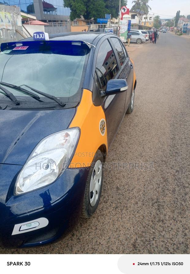 Toyota Vitz 1.3 AWD 5dr 2010 Blue
