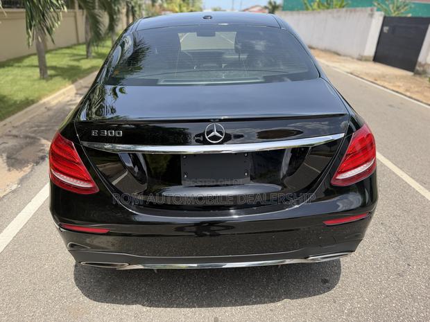 Mercedes-Benz E300 2018 Black