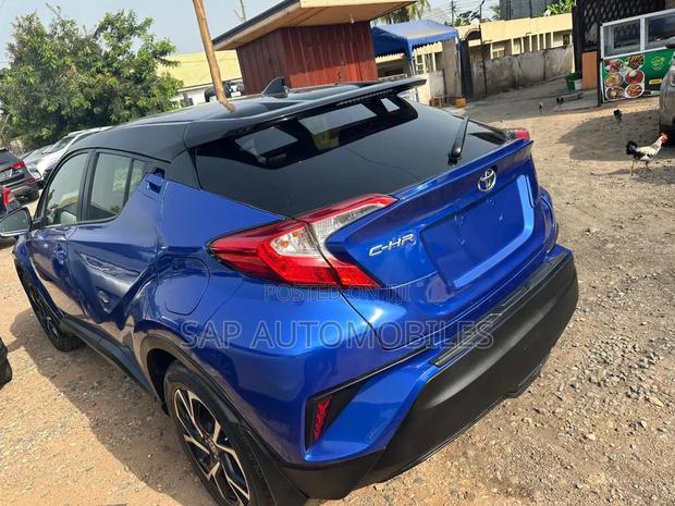 Toyota C-HR 2022 Blue