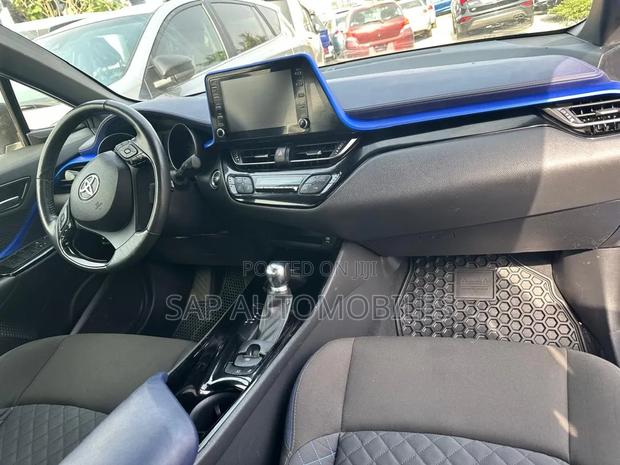 Toyota C-HR 2022 Blue