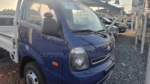 Kia Bongo 2013 Blue