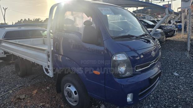 Kia Bongo 2013 Blue
