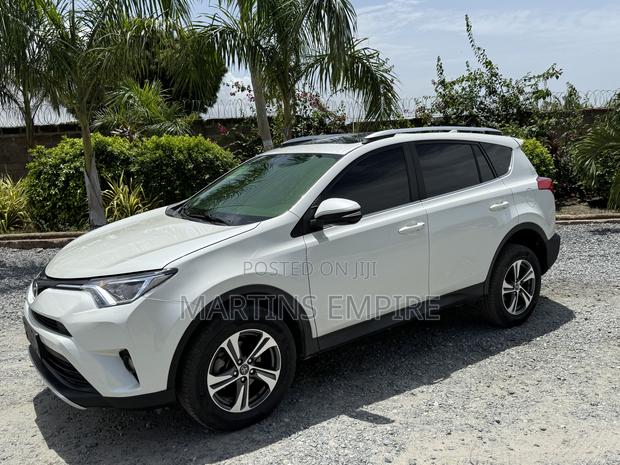 Toyota RAV4 XLE 4dr SUV (2.5L 4cyl 6A) 2015 White