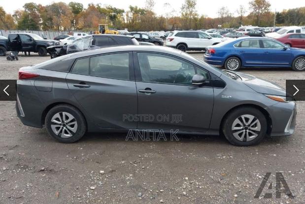 Toyota Prius Two Eco 2017 Gray