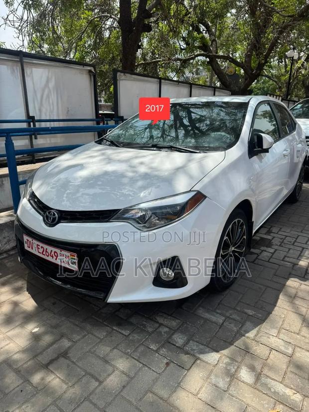 Toyota Corolla SE 4dr Sedan (1.8L 4cyl CVT) 2017 White