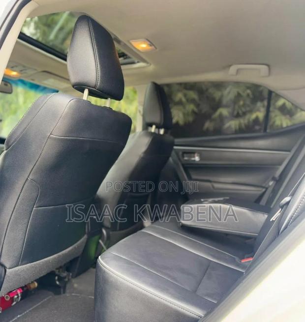 Toyota Corolla SE 4dr Sedan (1.8L 4cyl CVT) 2017 White