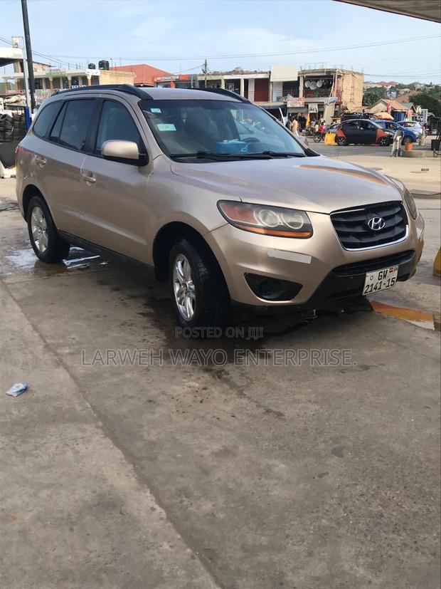 Hyundai Santa Fe 2012 Brown