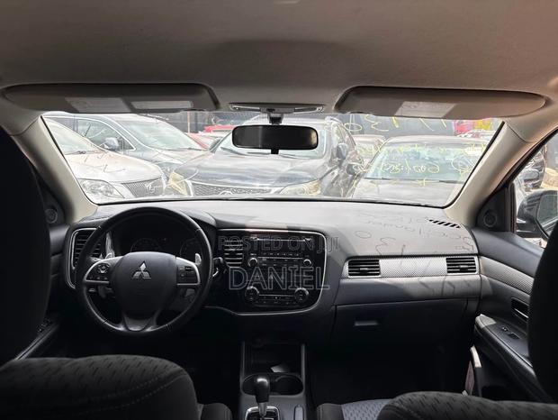 Mitsubishi Outlander ES 4dr SUV (2.4L 4cyl CVT) 2014 Black