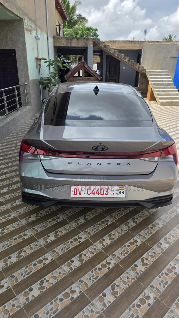 Hyundai Elantra SE 2022 Brown
