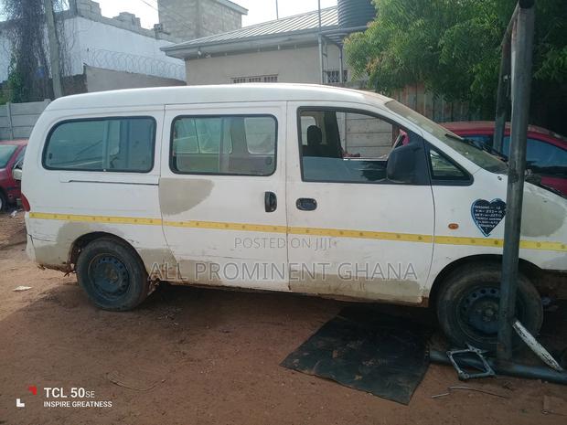Hyundai H200 2002 White