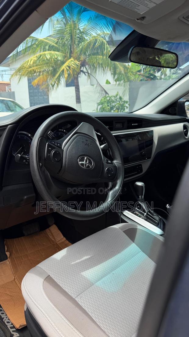Toyota Corolla SE 4dr Sedan (1.8L 4cyl CVT) 2017 Gray