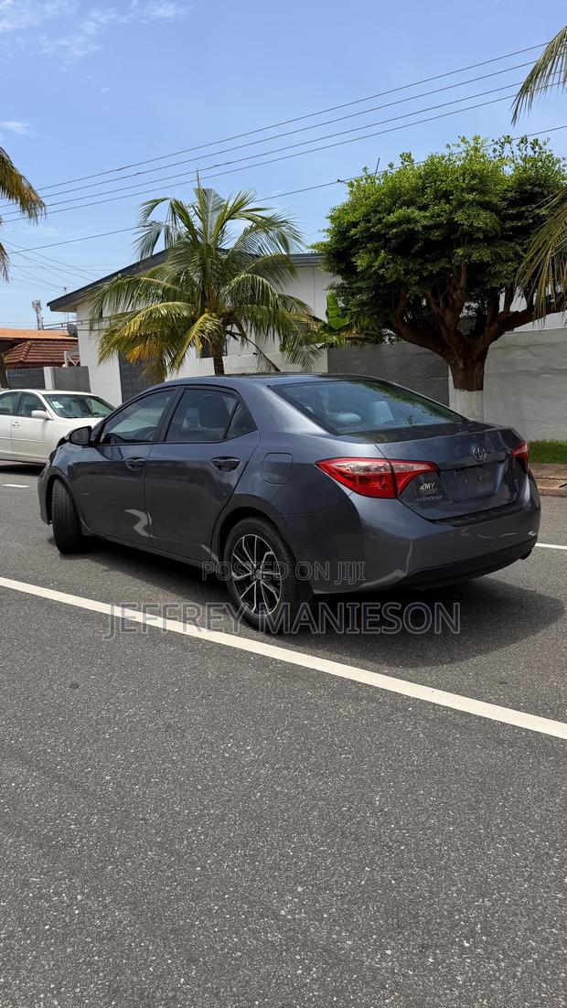 Toyota Corolla SE 4dr Sedan (1.8L 4cyl CVT) 2017 Gray