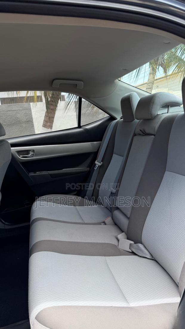 Toyota Corolla SE 4dr Sedan (1.8L 4cyl CVT) 2017 Gray