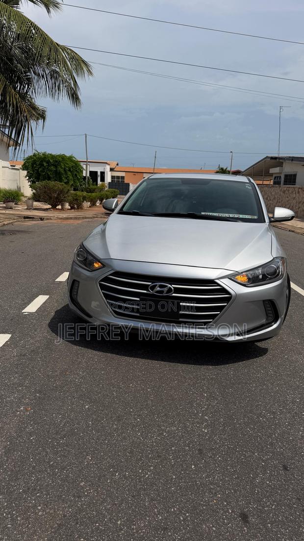 Hyundai Elantra 2018 Silver