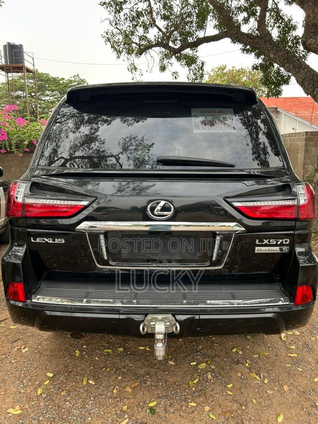 Lexus LX 570 AWD 2016 Black