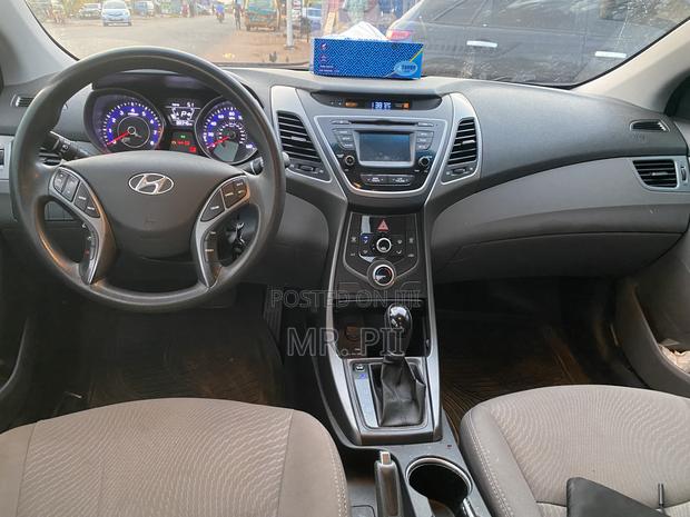 Hyundai Elantra 2016 Red