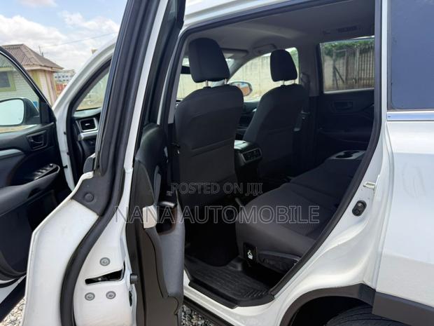 Toyota Highlander LE 4x2 (2.7L 4cyl 6A) 2017 White