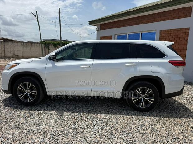 Toyota Highlander LE 4x2 (2.7L 4cyl 6A) 2017 White